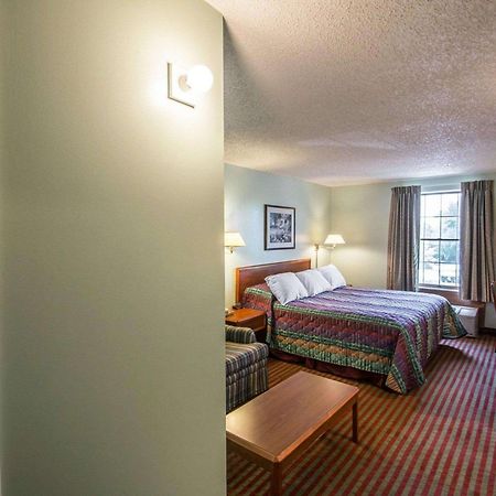 Rodeway Inn Lakeville Экстерьер фото