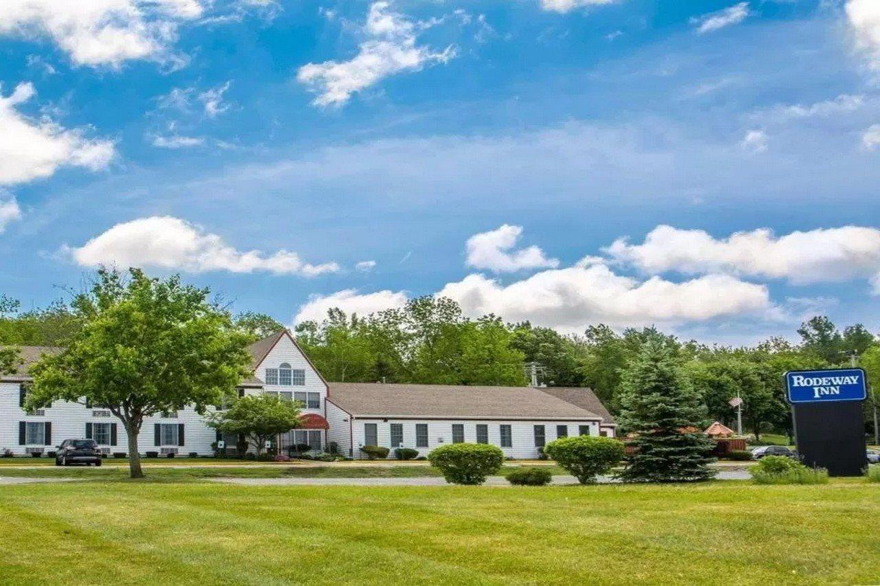 Rodeway Inn Lakeville Экстерьер фото