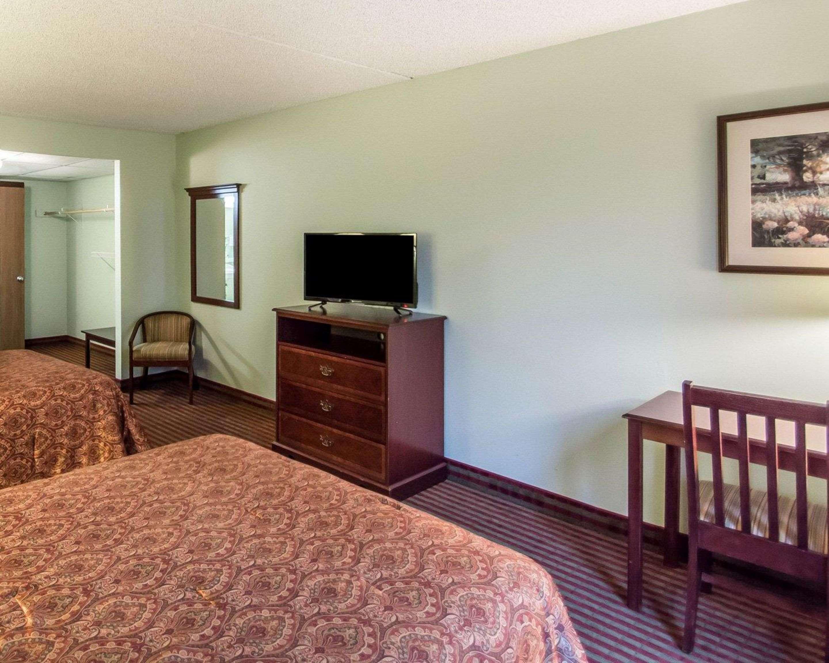 Rodeway Inn Lakeville Экстерьер фото