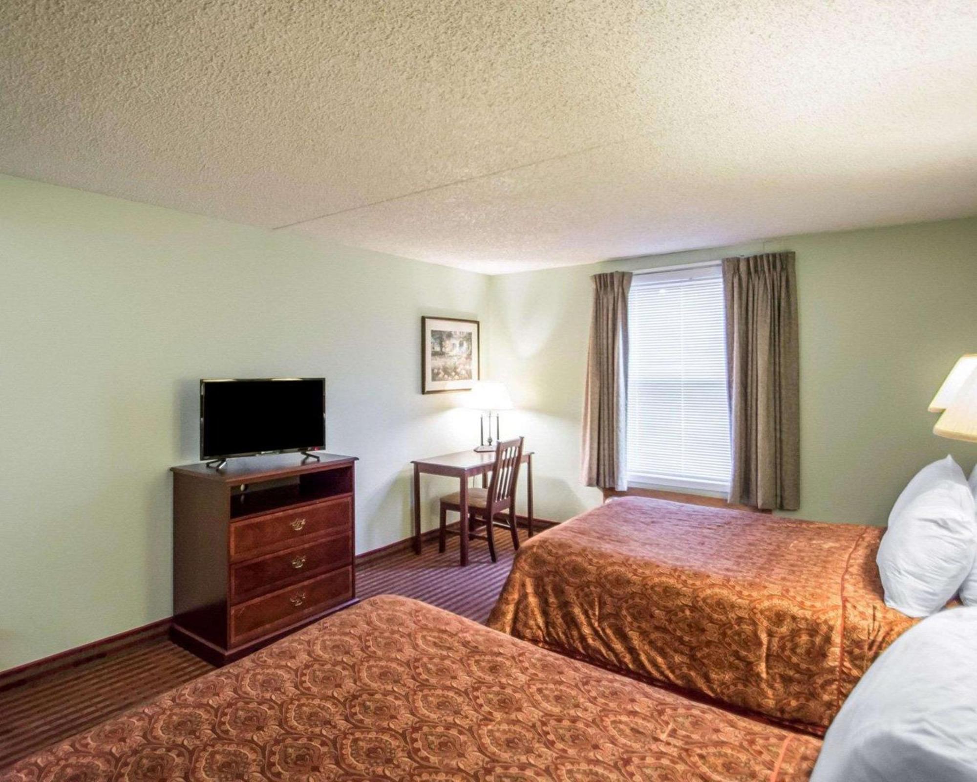 Rodeway Inn Lakeville Экстерьер фото