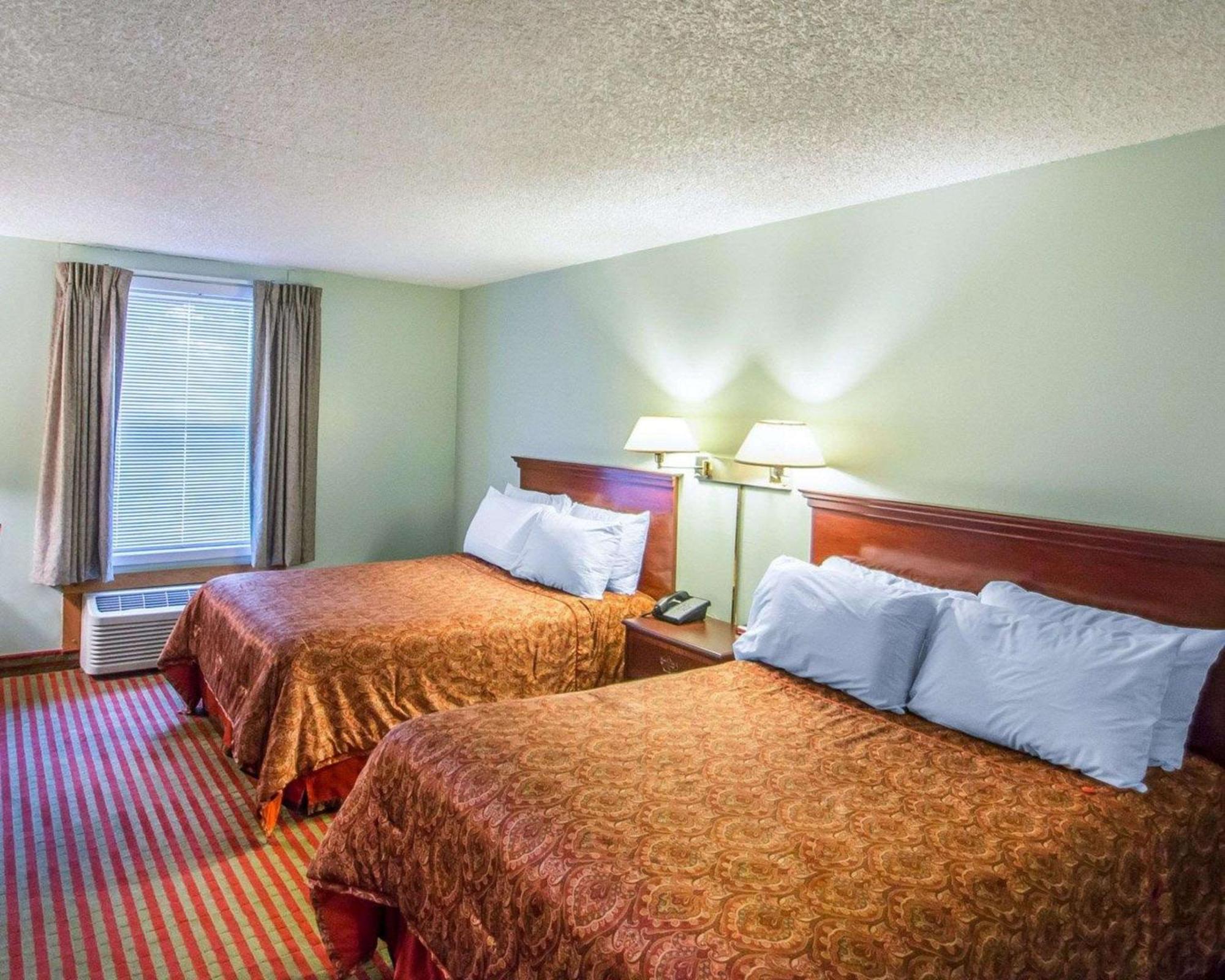 Rodeway Inn Lakeville Экстерьер фото