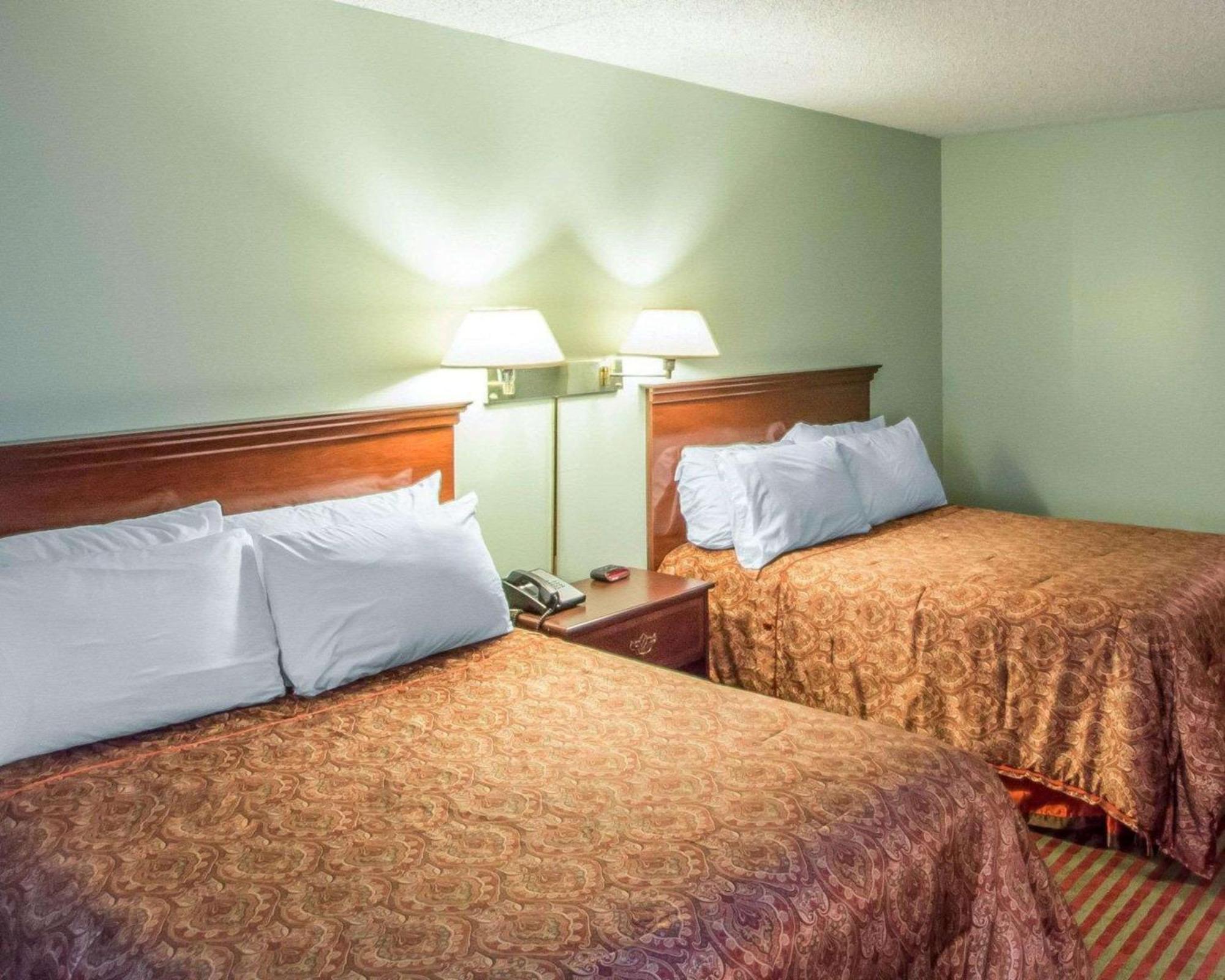 Rodeway Inn Lakeville Экстерьер фото