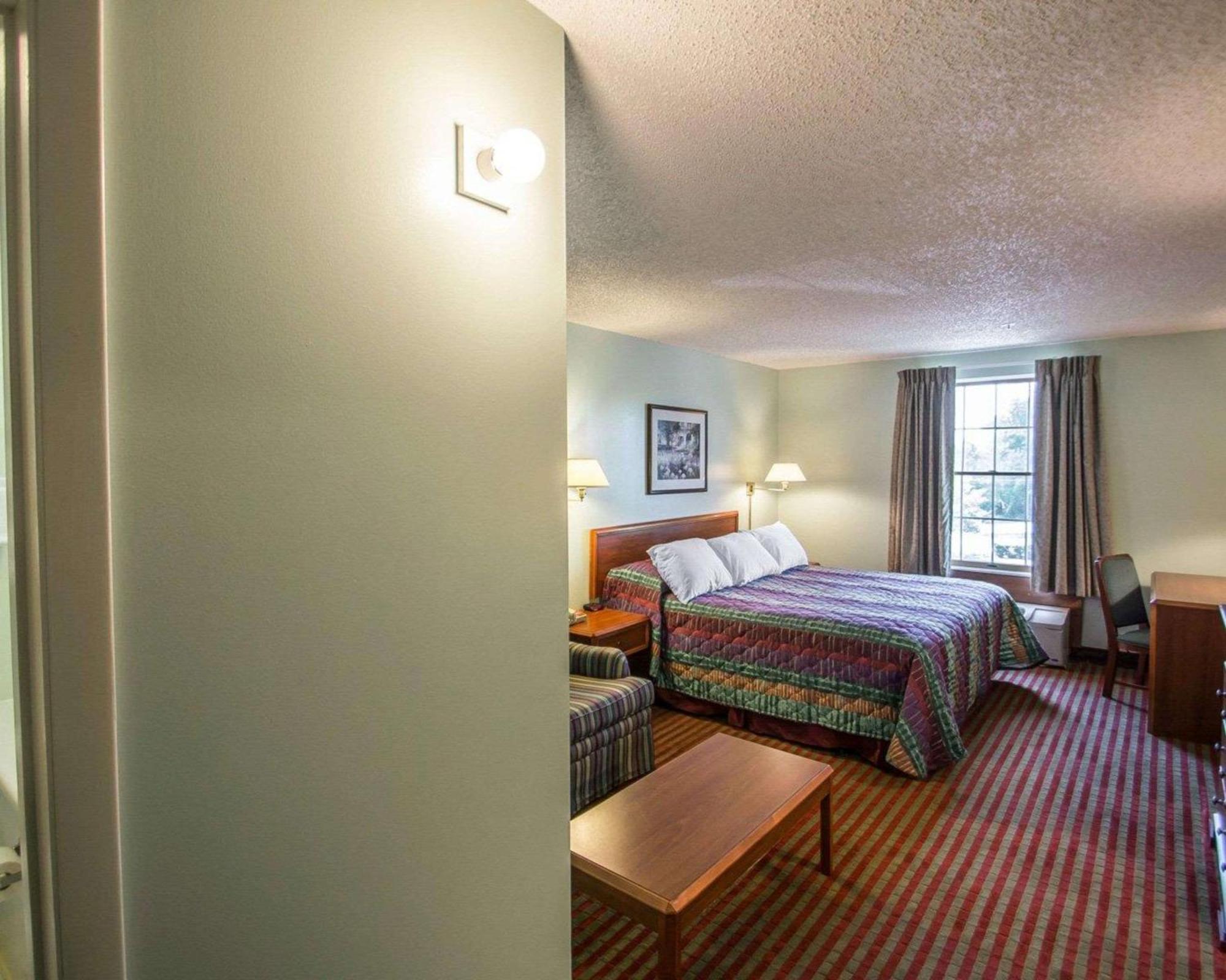 Rodeway Inn Lakeville Экстерьер фото