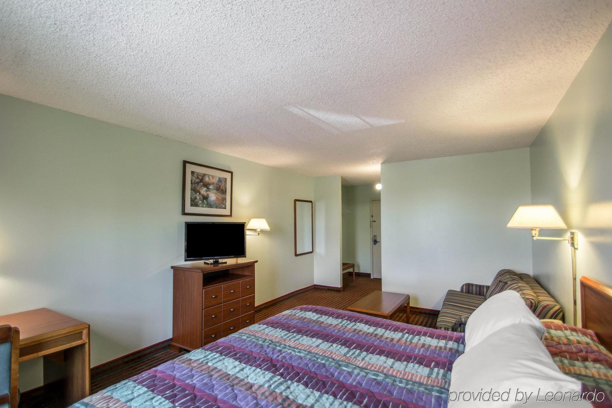 Rodeway Inn Lakeville Экстерьер фото